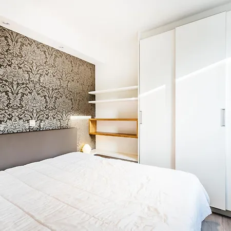 Amatus 303 In With Balcony, Cleaning Included Apartment