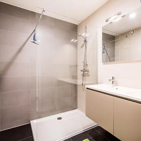 In Near Seawall & Beach, Cleaning Included *